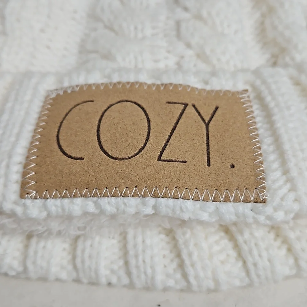 NWT Rae Dunn for David & Young cozy cream adult knit beanie with gray furry Pom